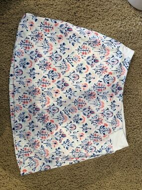 Walter Hagen White Mini Skirt with Blue & Coral Floral Motif